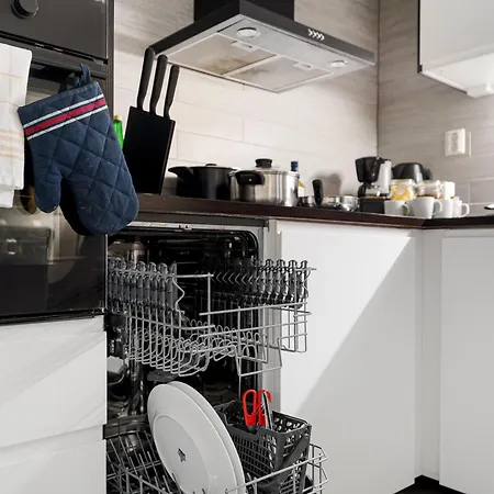 Solsiden Modern Stay: King Beds, Private Entry Lägenhet