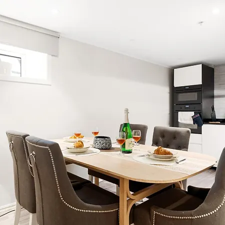 Solsiden Modern Stay: King Beds, Private Entry Apartament Trondheim