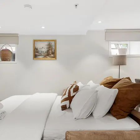 Solsiden Modern Stay: King Beds, Private Entry *