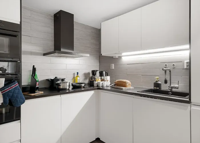 Solsiden Modern Stay: King Beds, Private Entry * Trondheim