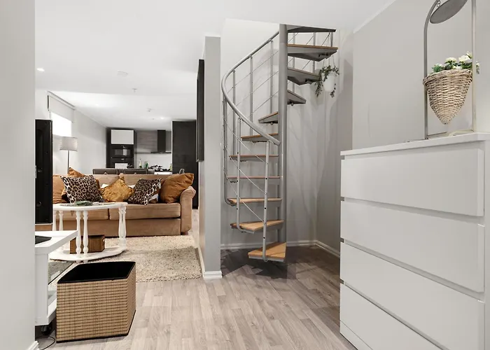 Solsiden Modern Stay: King Beds, Private Entry *