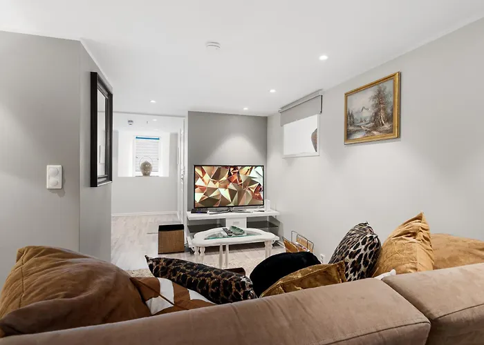 Solsiden Modern Stay: King Beds, Private Entry Leilighet Trondheim
