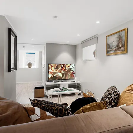 Solsiden Modern Stay: King Beds, Private Entry Daire Trondheim