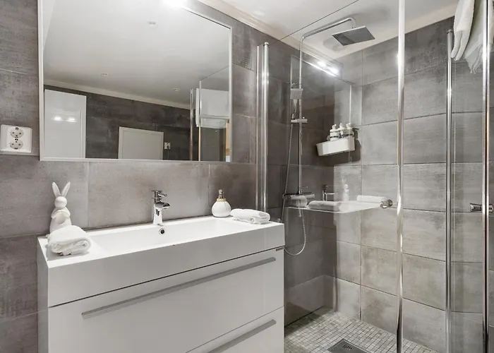 公寓 Solsiden Modern Stay: King Beds, Private Entry *