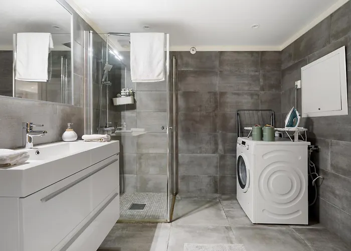 公寓 Solsiden Modern Stay: King Beds, Private Entry *