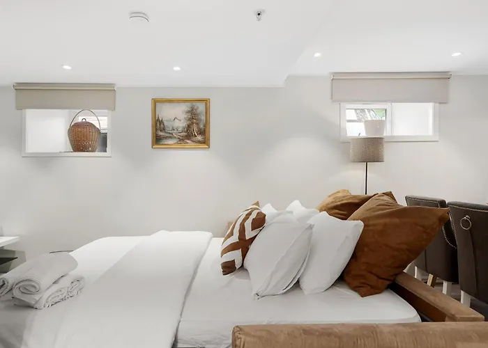Solsiden Modern Stay: King Beds, Private Entry *