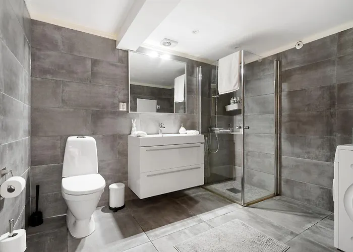 Solsiden Modern Stay: King Beds, Private Entry 特隆赫姆